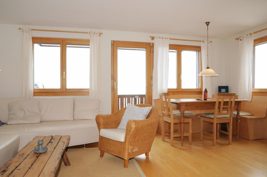 Ambiente Bettmeralp | A10 Apartment Room photo